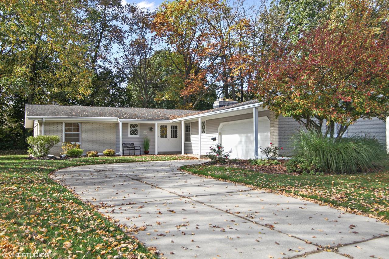 W145N8291 Honey Ln, Menomonee Falls, WI 53051