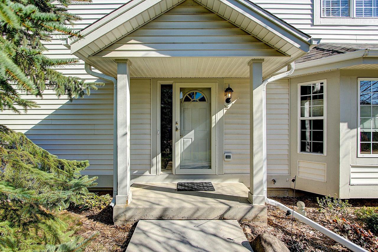 14250 Lenox Dr., New Berlin, WI 53151