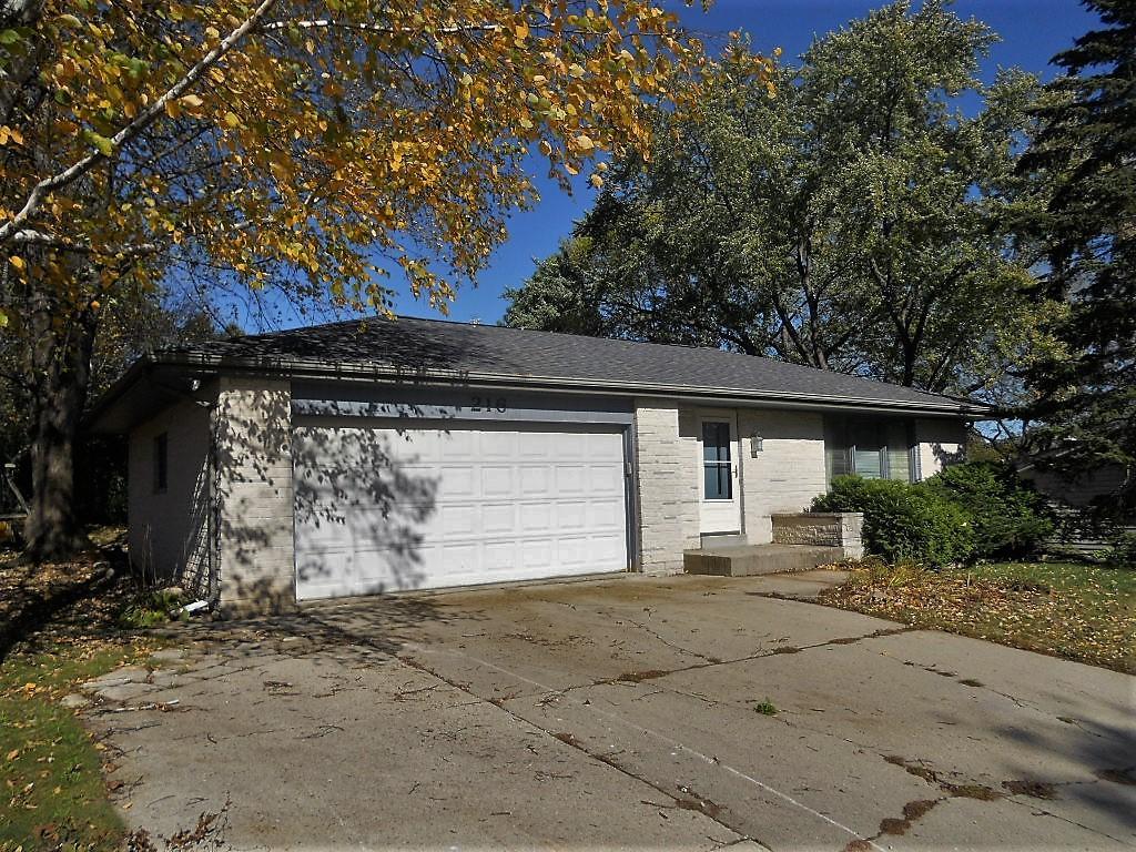 216 Bittersweet Dr, West Bend, WI 53095