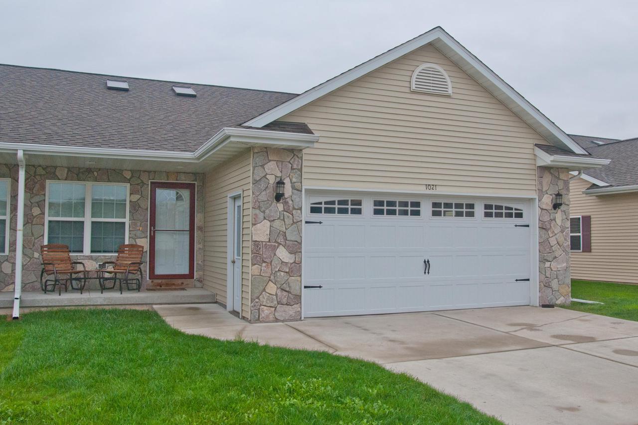 1021 Covington Dr, Sheboygan Falls, WI 53085