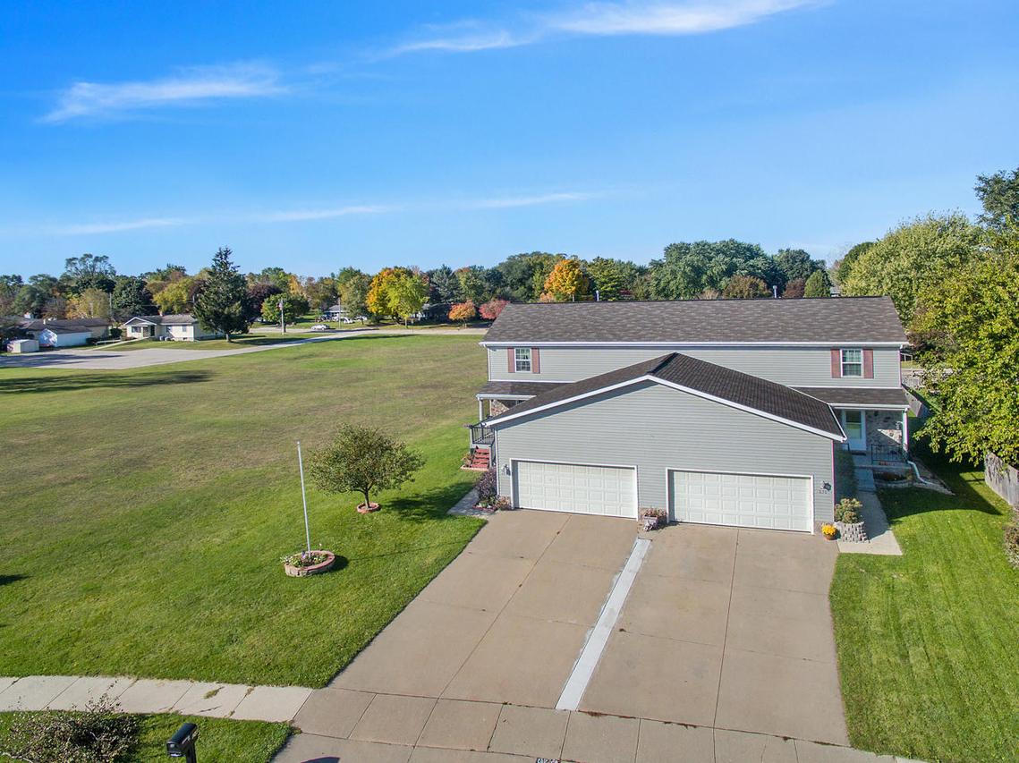 630 Wellington Dr, West Bend, WI 53090