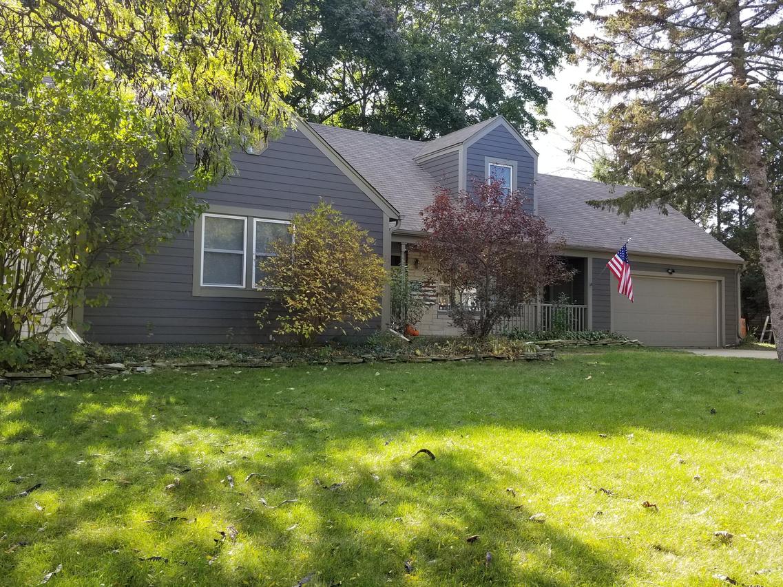 3301 N Elmwood Dr, Elmwood Park, WI 53405