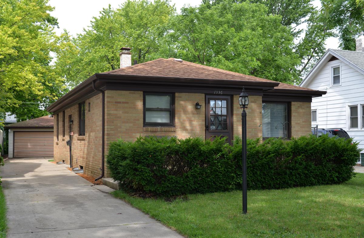 1336 Russet St, Racine, WI 53405
