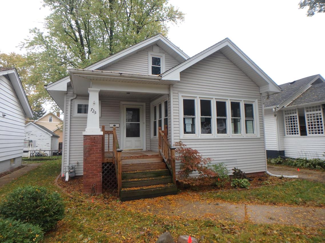 725 Arthur Ave, Racine, WI 53405