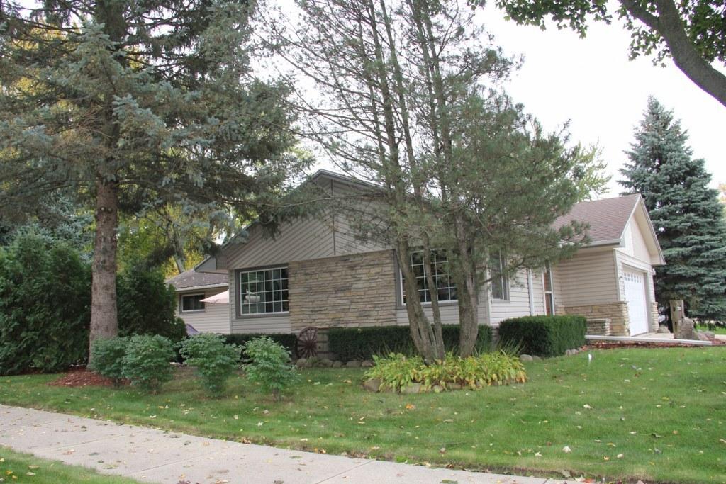 852 Elm St., Hartford, WI 53027