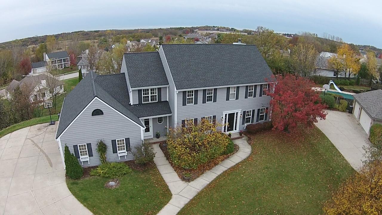 1189 Riverwalk Ct, Pewaukee, WI 53072