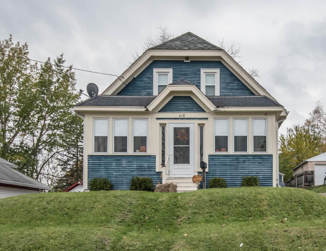 418 Fairview Ave, Waukesha, WI 53188
