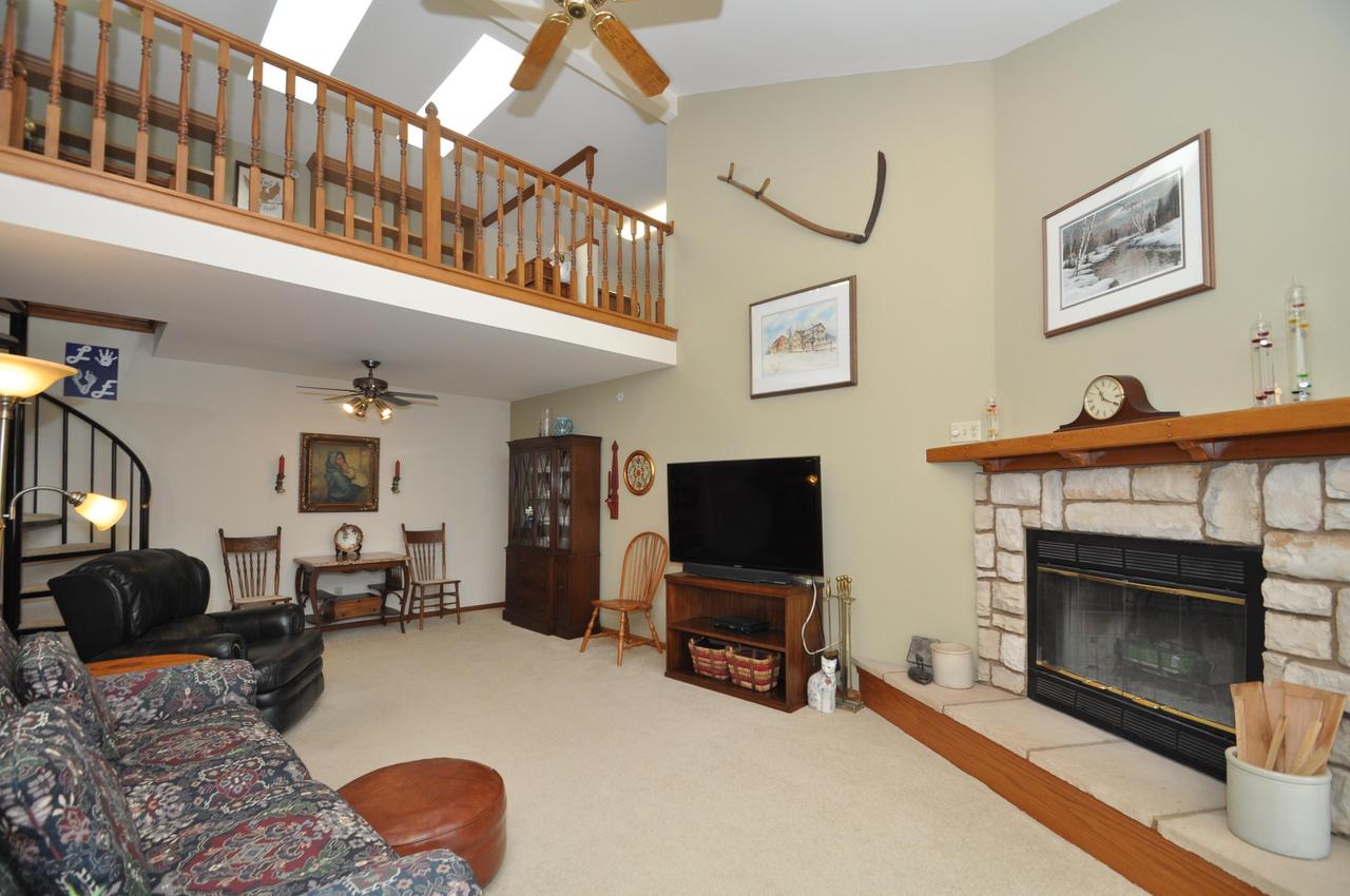 530 N Silverbrook Dr #315, West Bend, WI 53090