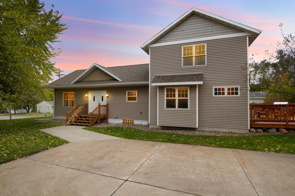 428 N 6th Ave, Onalaska, WI 54650