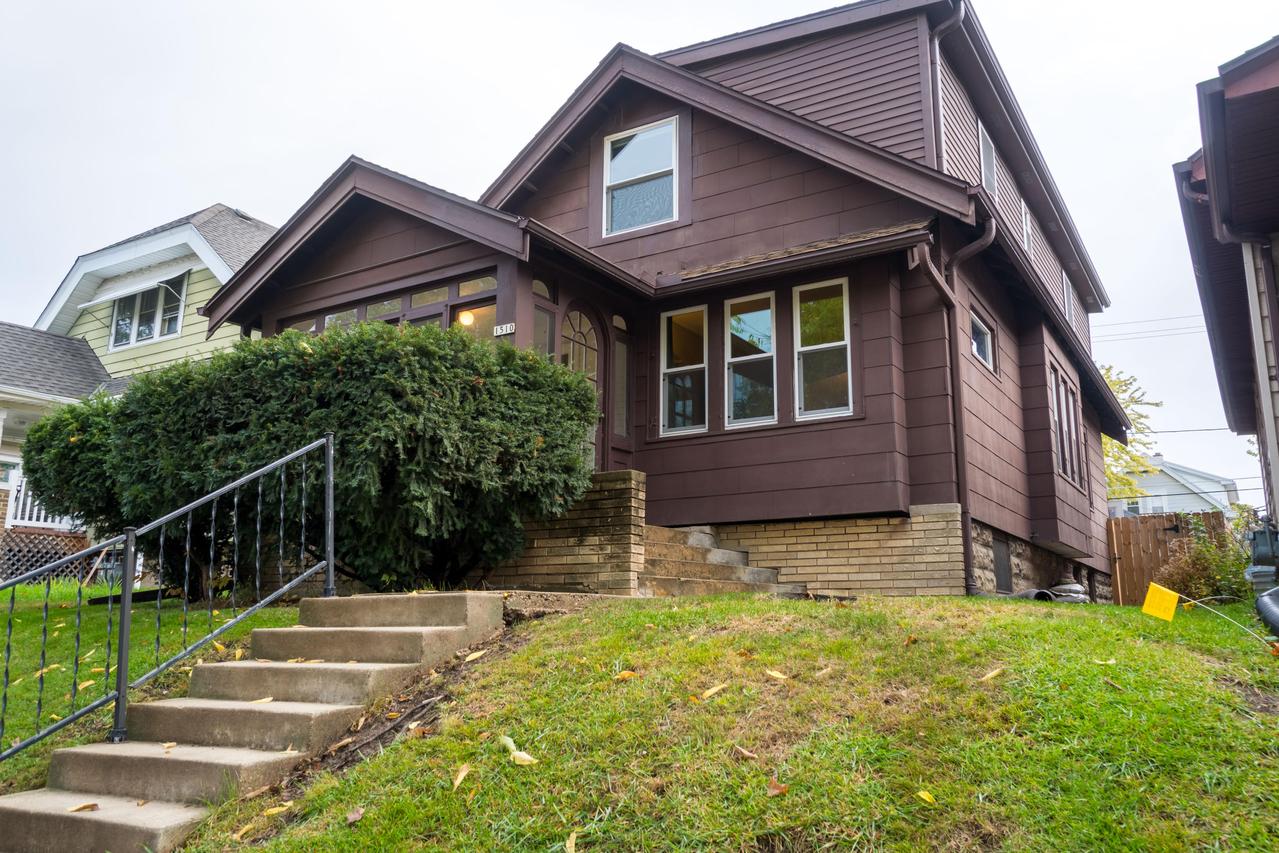 1510 S 57th St, West Allis, WI 53214