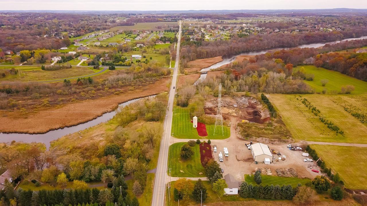 W275N7813 Lake Five Rd, Lisbon, WI 53029