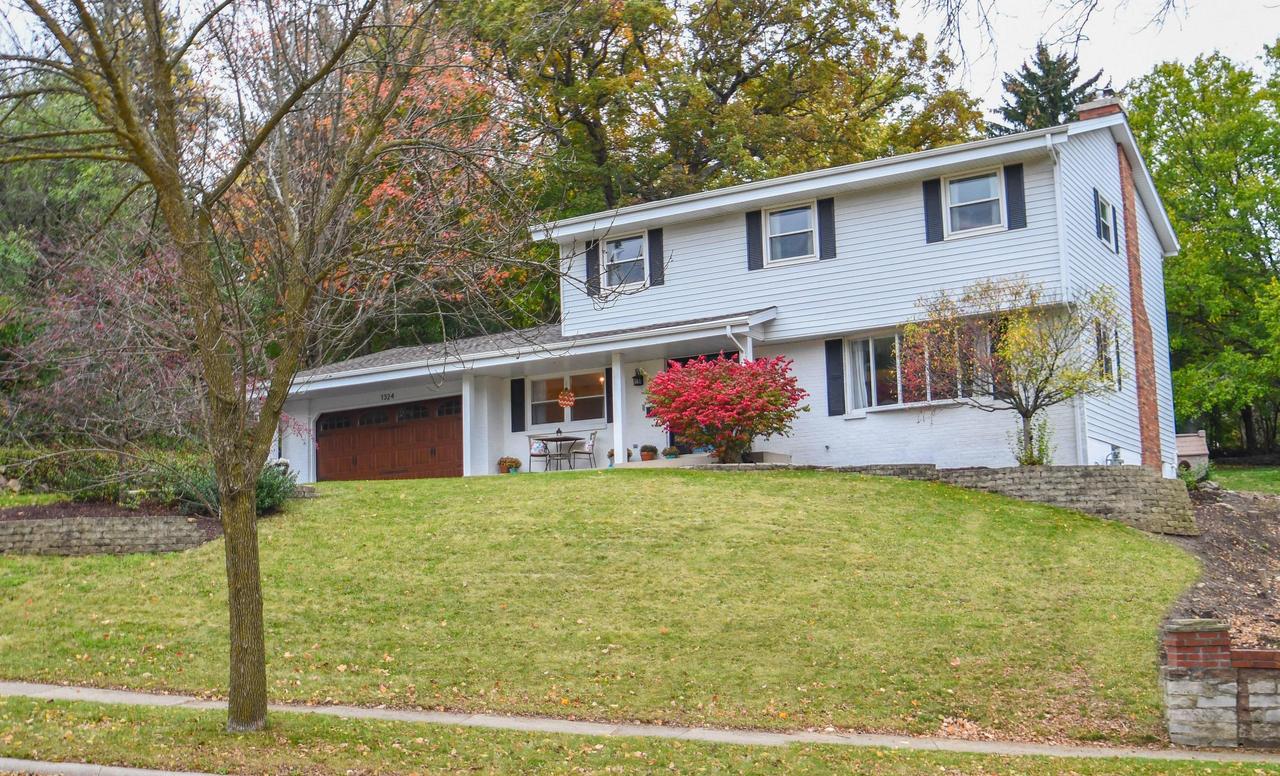 1324 E Roberta, Waukesha, WI 53186