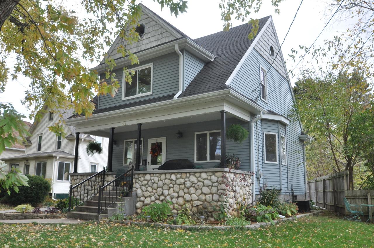 301 E Loos St, Hartford, WI 53027