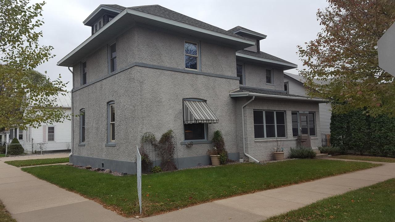 332 Caledonia St, La Crosse, WI 54603