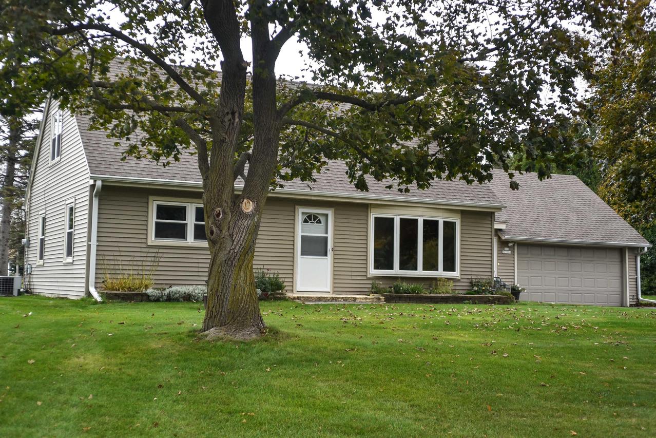 N16W27584 Pheasant Ln., Pewaukee, WI 53072