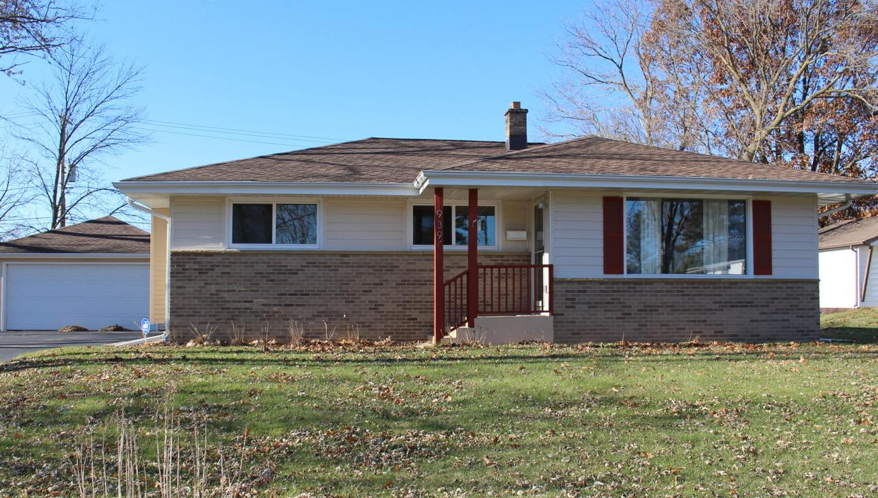 939 Meadowview Ln, Mukwonago, WI 53149