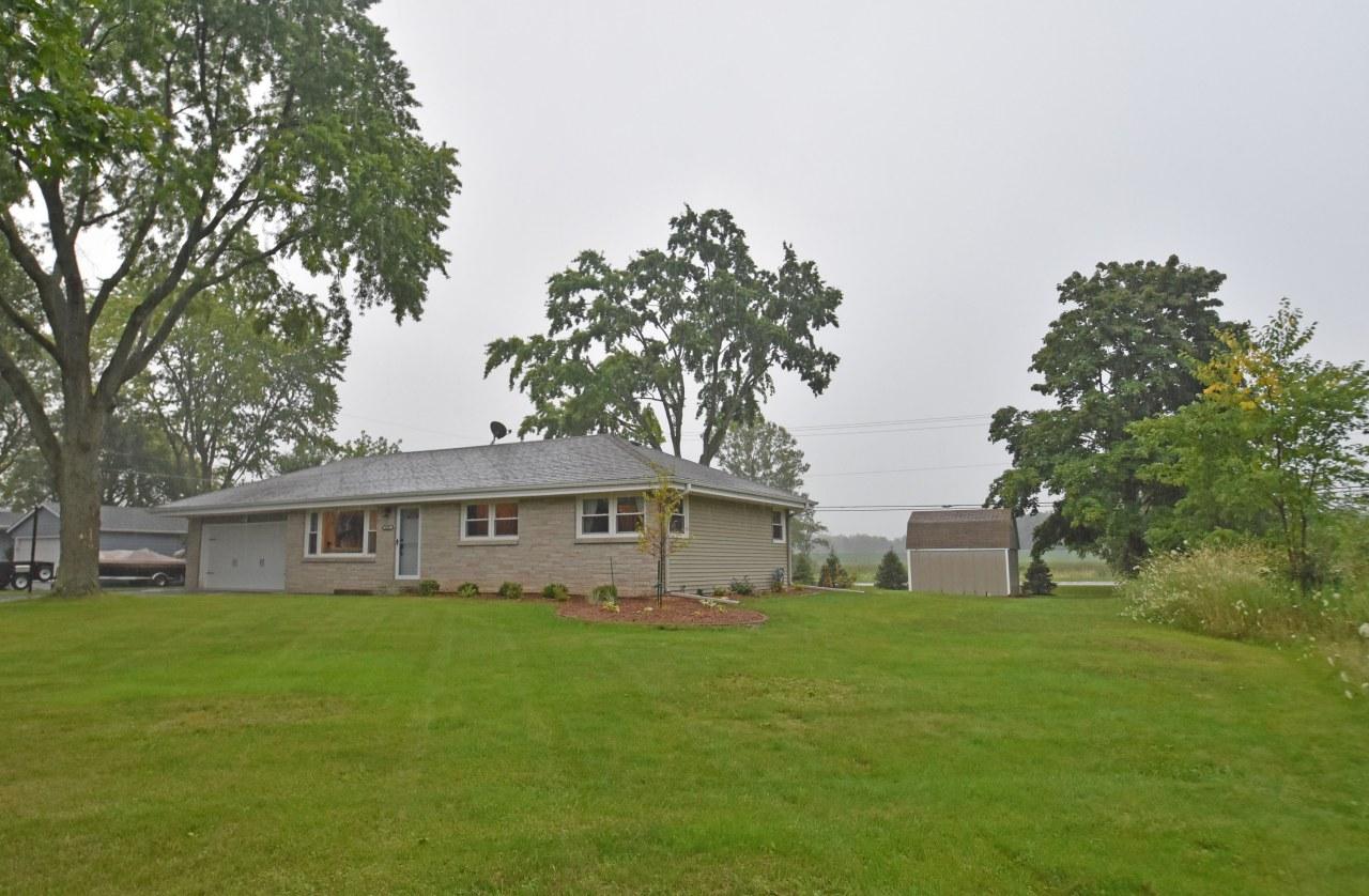 N56W18383 Evergreen Ln, Menomonee Falls, WI 53051