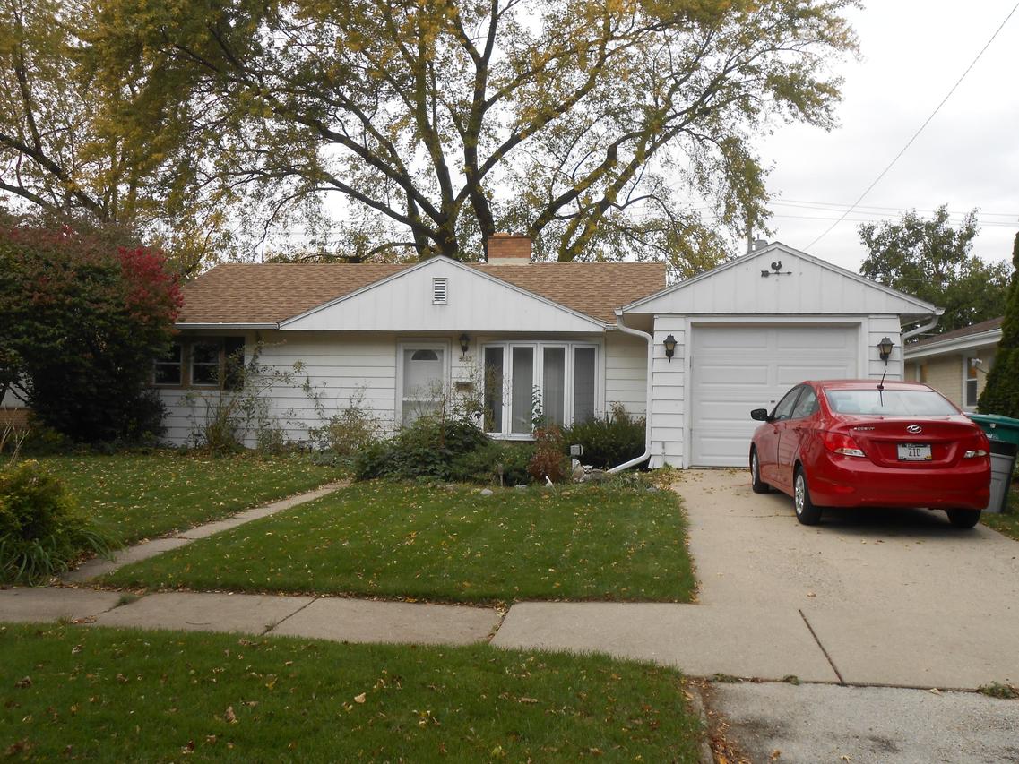 4003 S Kirkwood Ave, Saint Francis, WI 53235