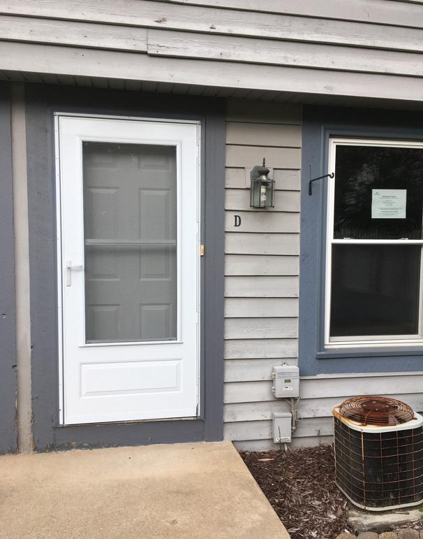 1821 Paramount Dr #D, Waukesha, WI 53186