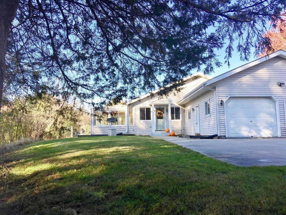3977 Nagawicka Rd, Delafield, WI 53029