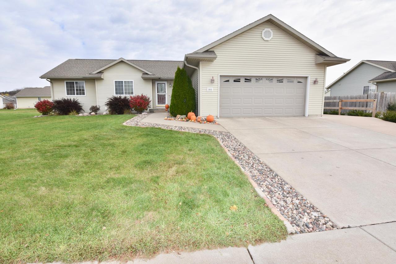 1913 Crooked Ave, Holmen, WI 54636