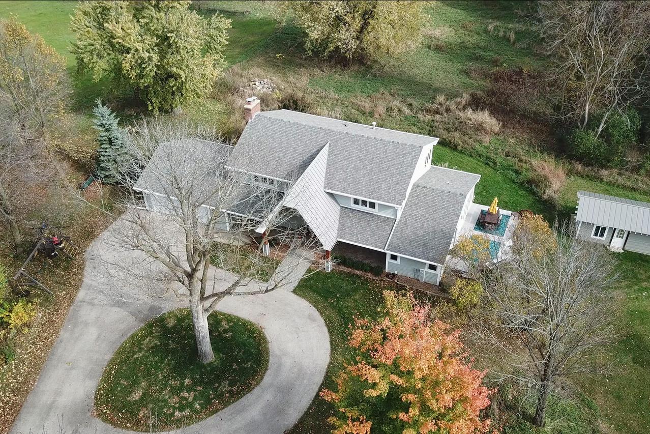 938 N Griffith Rd, Summit, WI 53066
