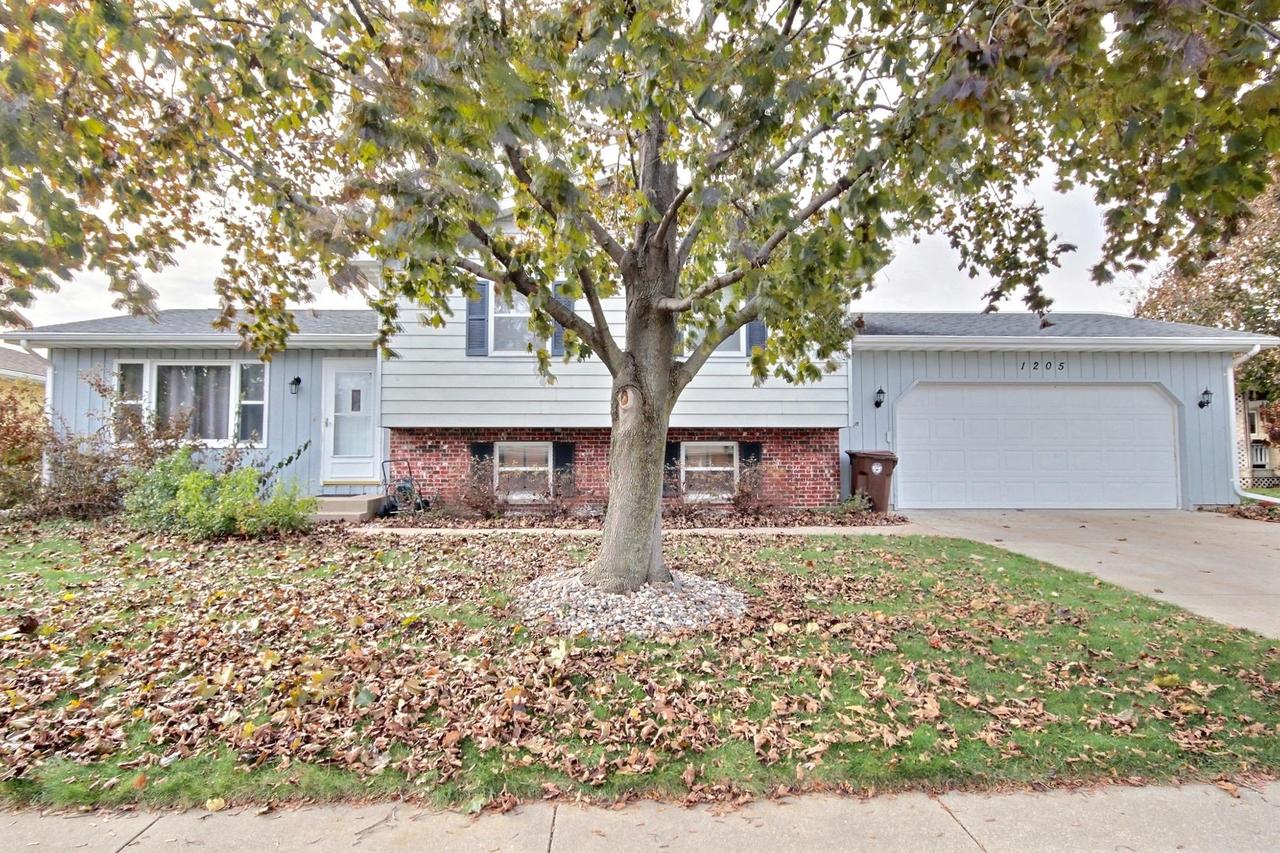 1205 Cliffview Ave, Onalaska, WI 54650