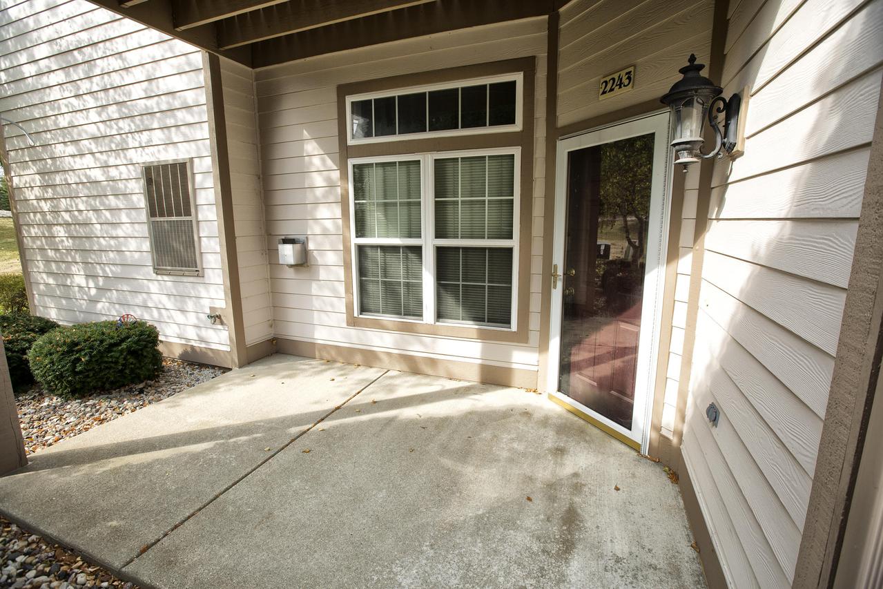 2243 W Vista Bella Dr., Oak Creek, WI 53154