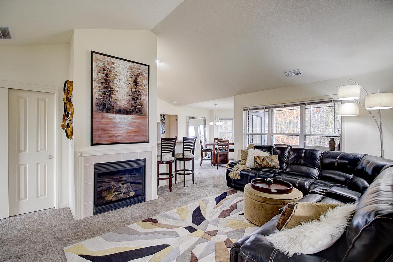 9370 S Cobblestone Way #E, Franklin, WI 53132