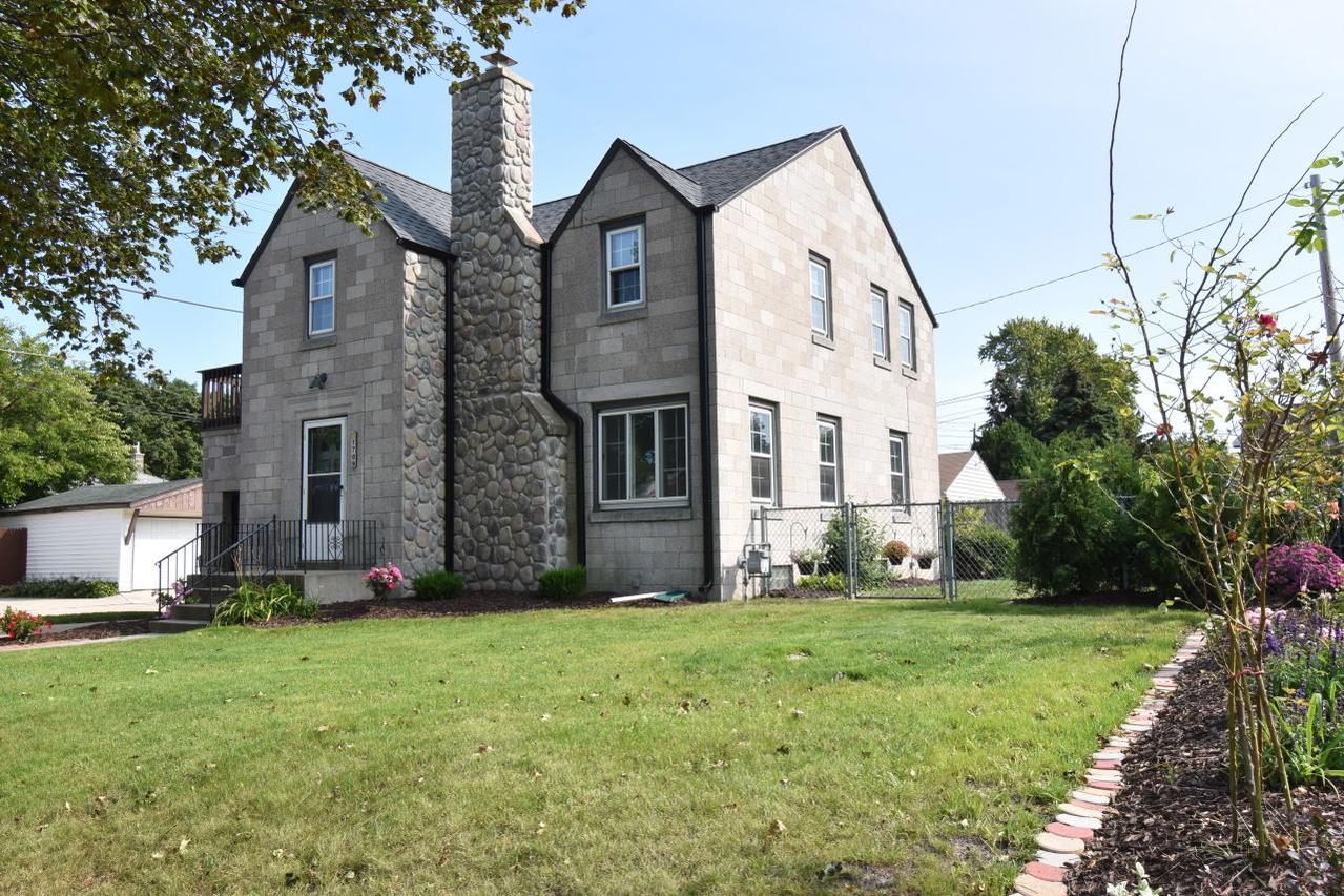 1709 E Norwich Ave, Saint Francis, WI 53235