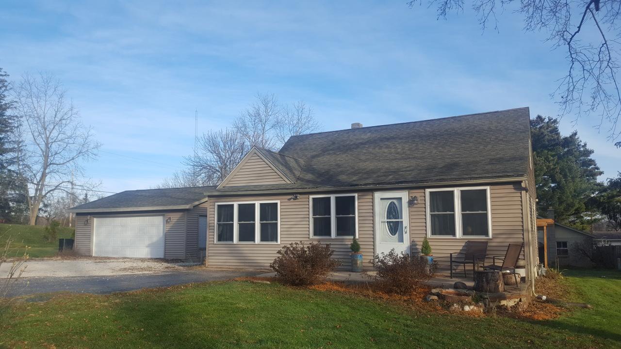 34310 White Oak Dr, Burlington, WI 53105