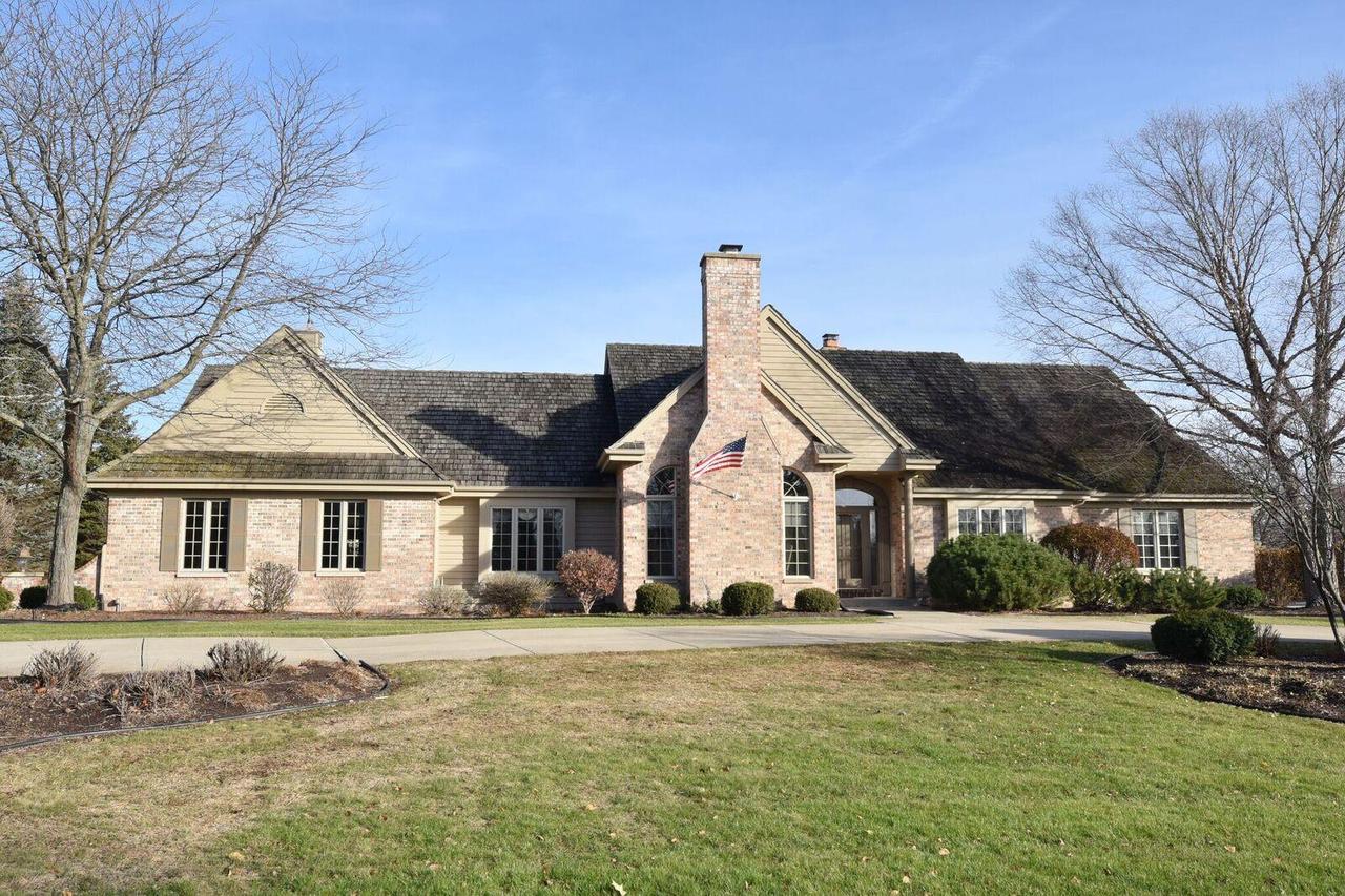 3550 Chesterwood Dr, Brookfield, WI 53005