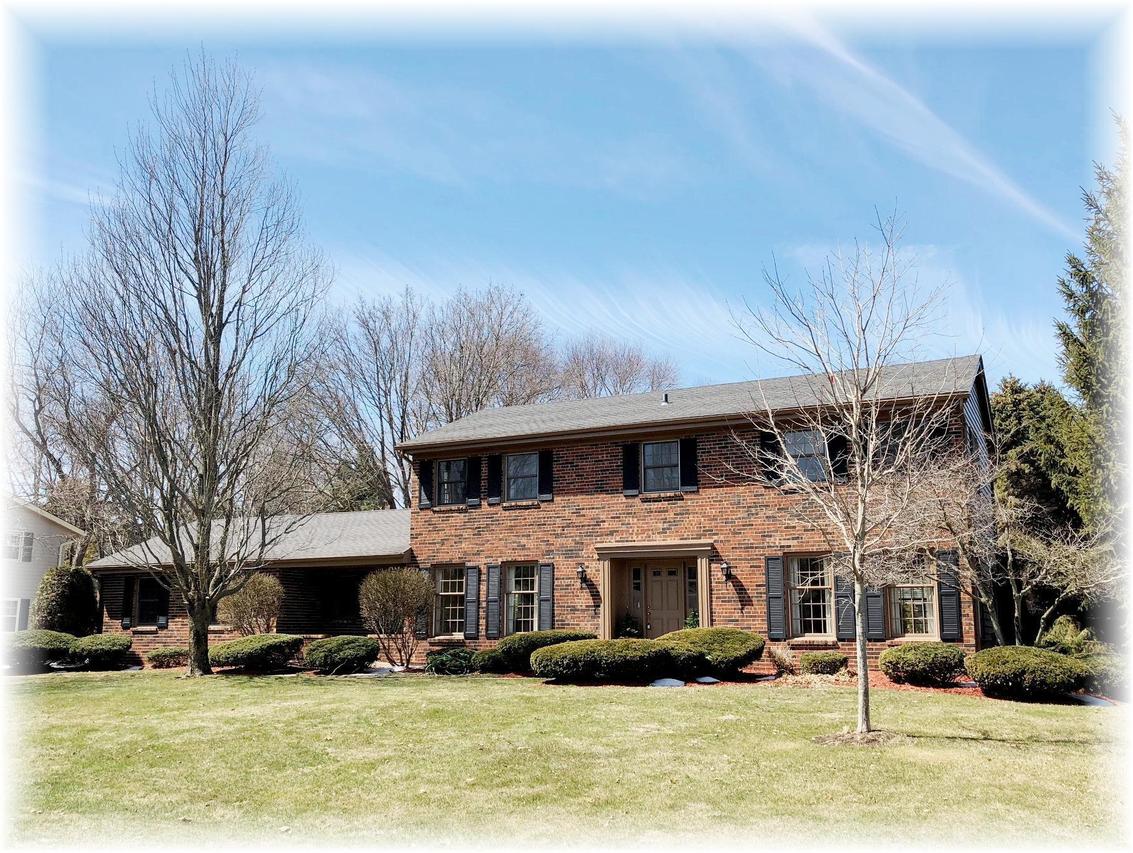 4 Sandalwood Ct, Wind Point, WI 53402