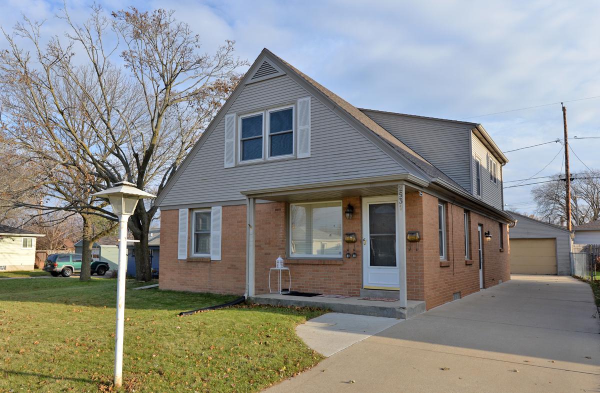 2531 Maple Grove, Racine, WI 53404
