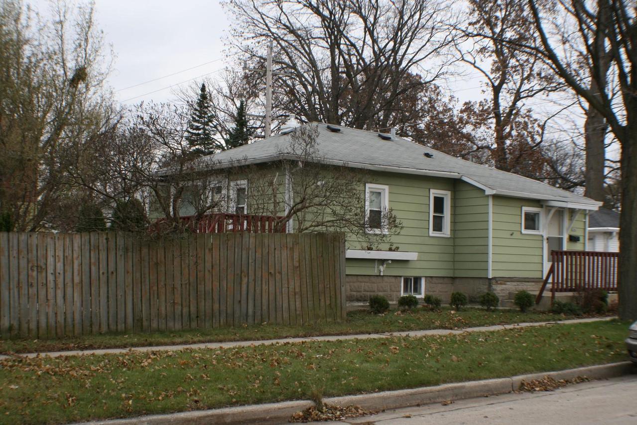 6945 W Fond Du Lac Ave, Milwaukee, WI 53218