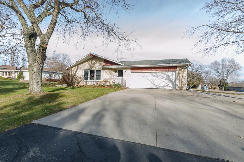 W1466 Cardiff Ln, Ixonia, WI 53036