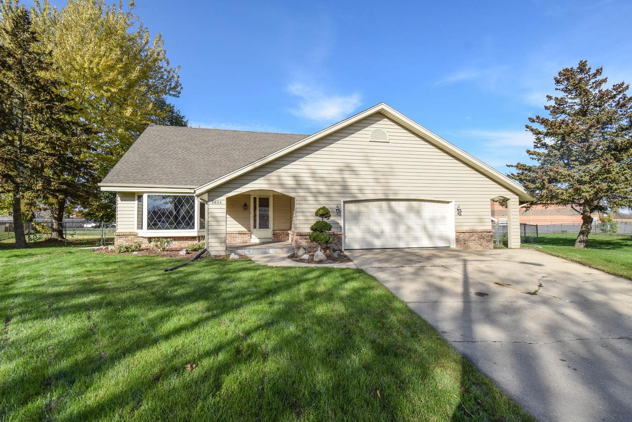 8054 W Imperial Dr, Franklin, WI 53132