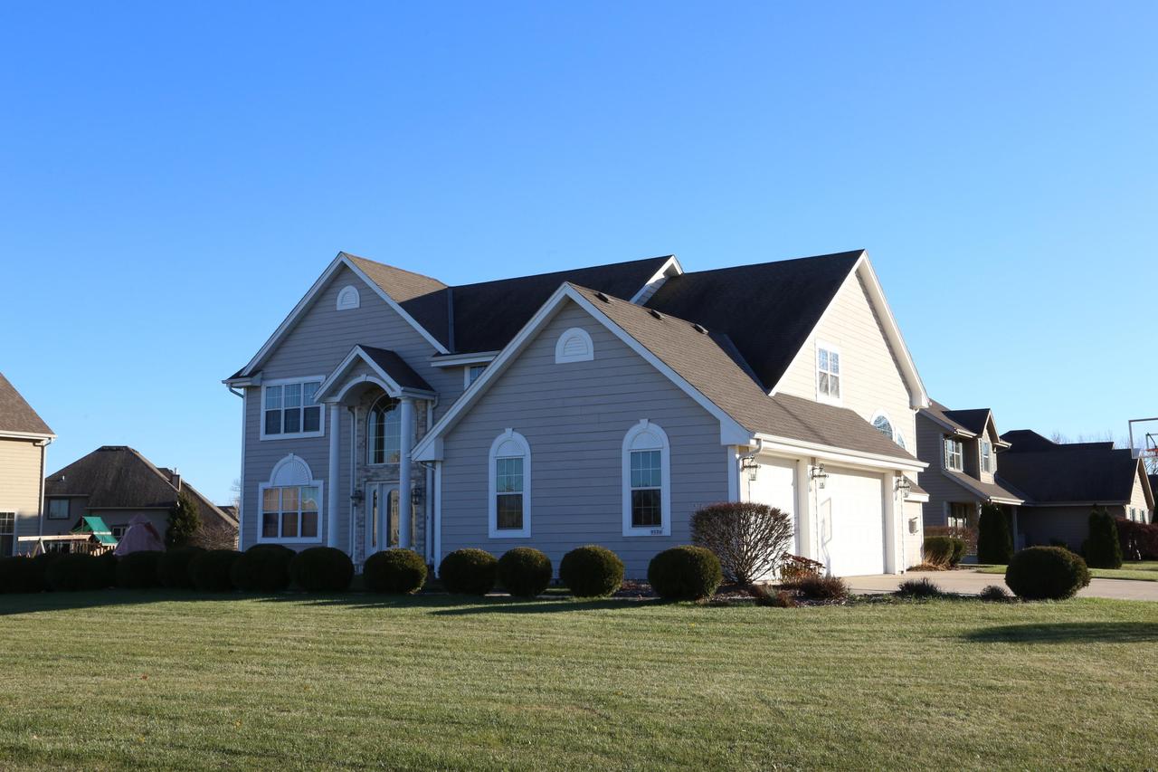 9536 Woods Cir., Brown Deer, WI 53223