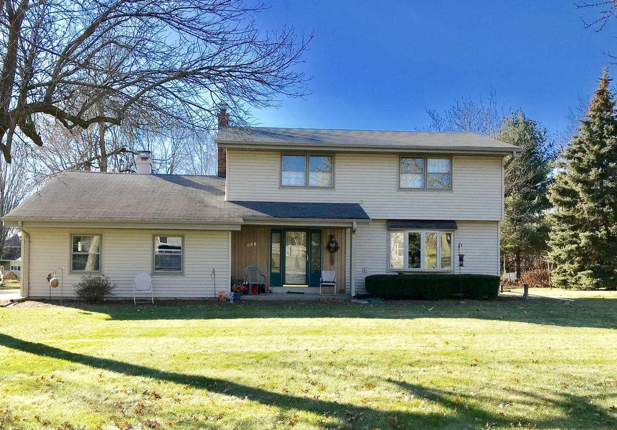 802 Huntley Ct, Waukesha, WI 53188