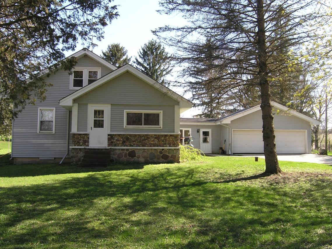 S75W35933 Wilton Rd, Eagle, WI 53119