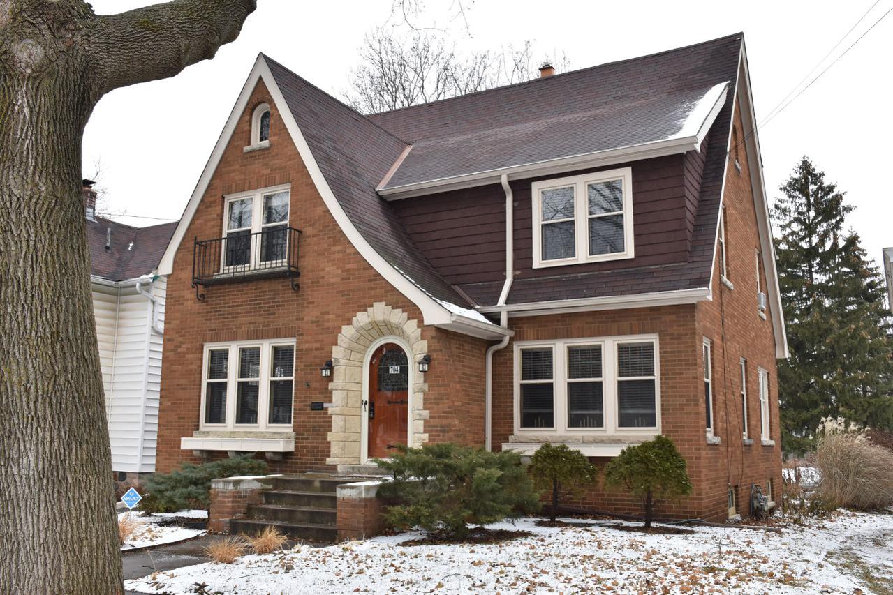 704 E Broadway, Waukesha, WI 53186