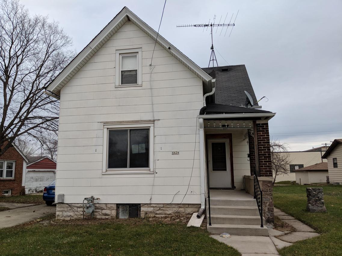 4424 S Nicholson Ave, Saint Francis, WI 53235