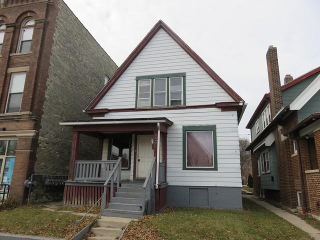 2447 N Holton St, Milwaukee, WI 53212