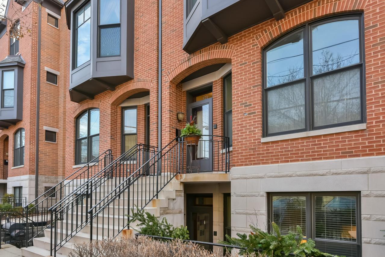 921 E Pearson St #A, Milwaukee, WI 53202