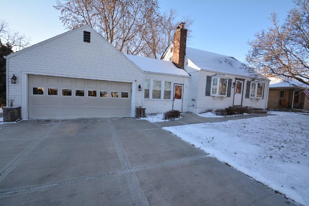 2229 N 102nd St, Wauwatosa, WI 53226