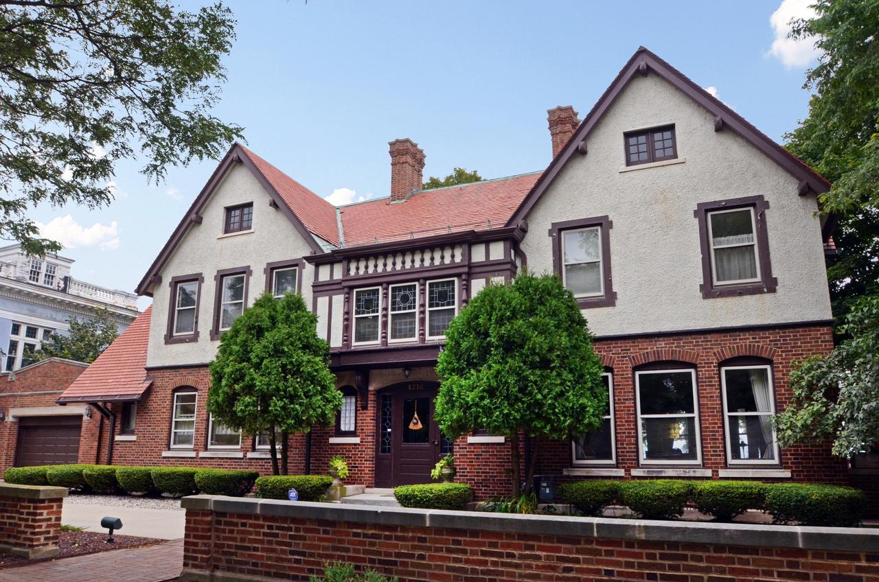 4216 N Lake Dr, Shorewood, WI 53211