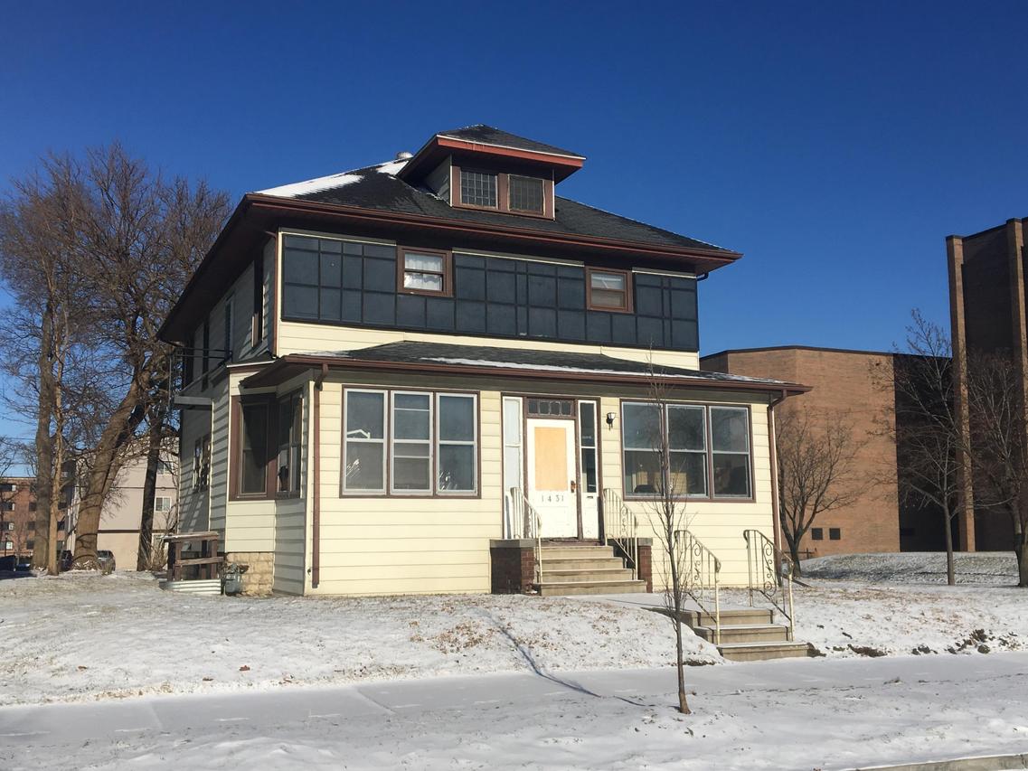 1431 Vine St., La Crosse, WI 54601