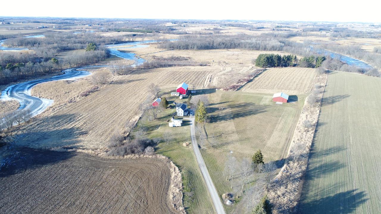 W1590 Northside Dr, Ixonia, WI 53066