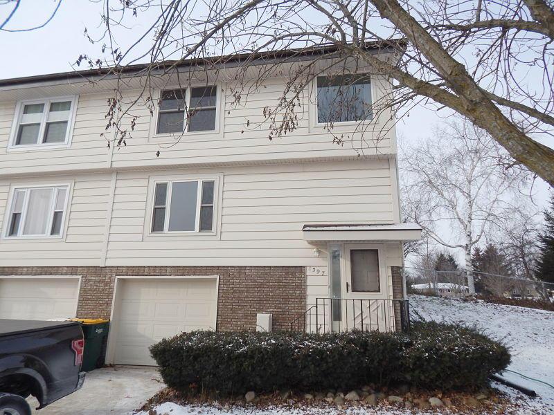 1397 Elm Ct, Port Washington, WI 53074