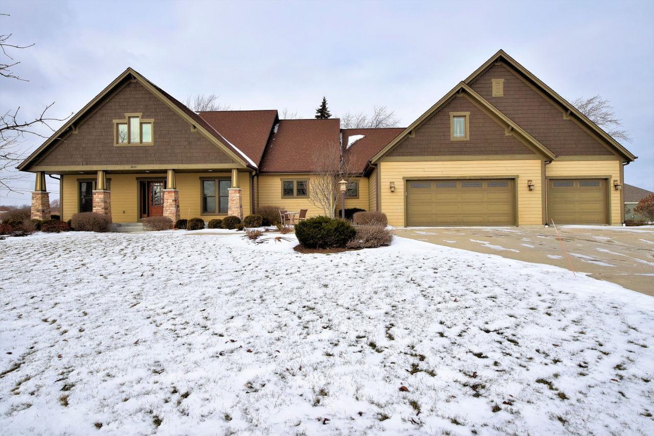 800 E Oak Ln, Oak Creek, WI 53154